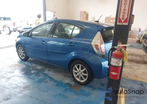 2013 Toyota Prius C Three from USA, damaged, VIN JTDKDTB30D1048183